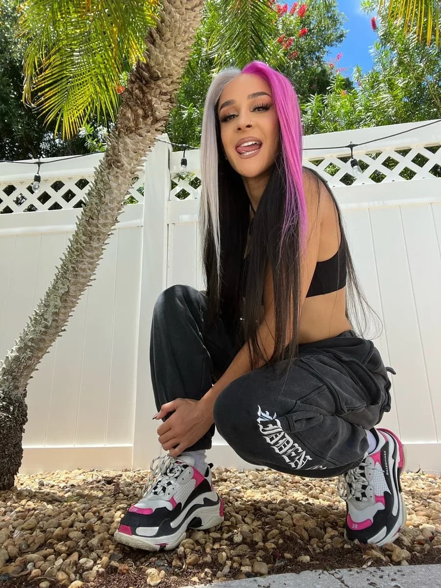 Dakota kai new look