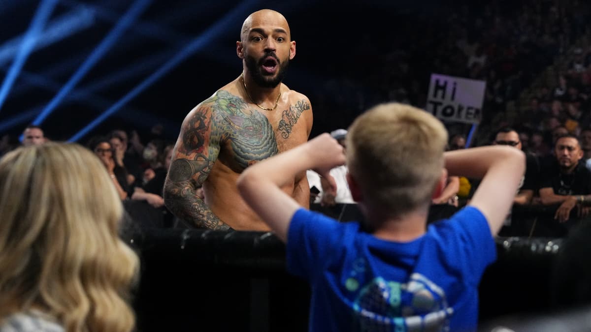 Ricochet goading a child in the crowd on May 14, 2025 episode of AEW Dynamite