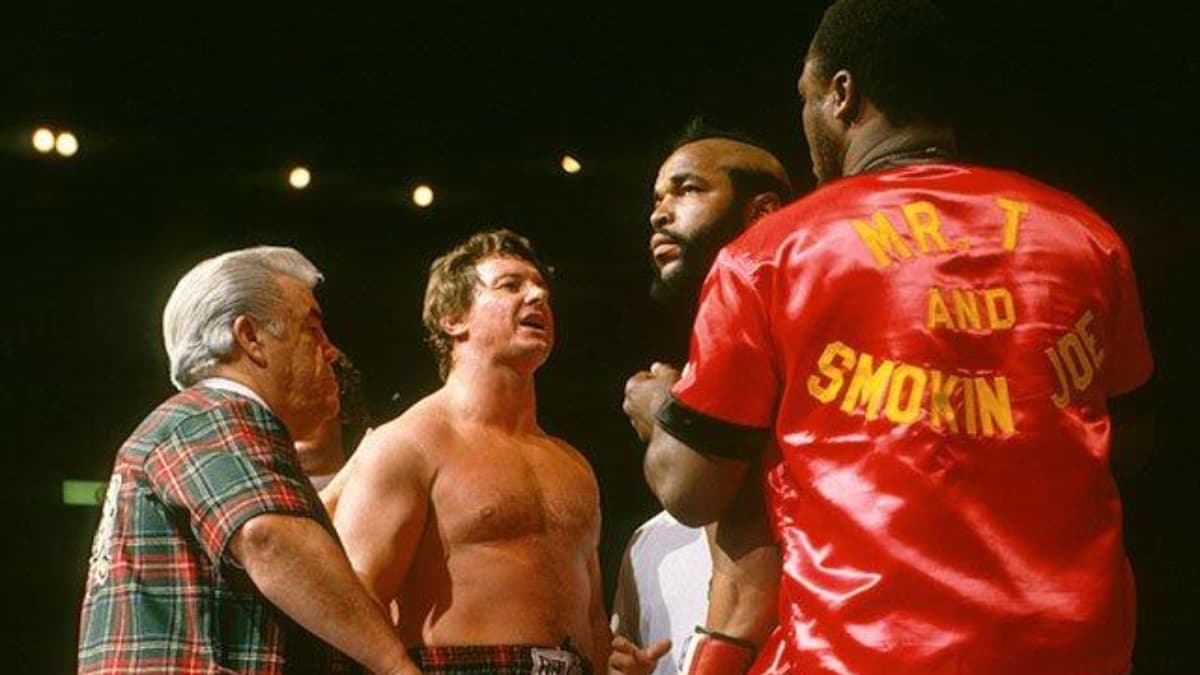 Roddy Piper shouting at Mr. T as the A-Team star looks away at WWE WrestleMania 2