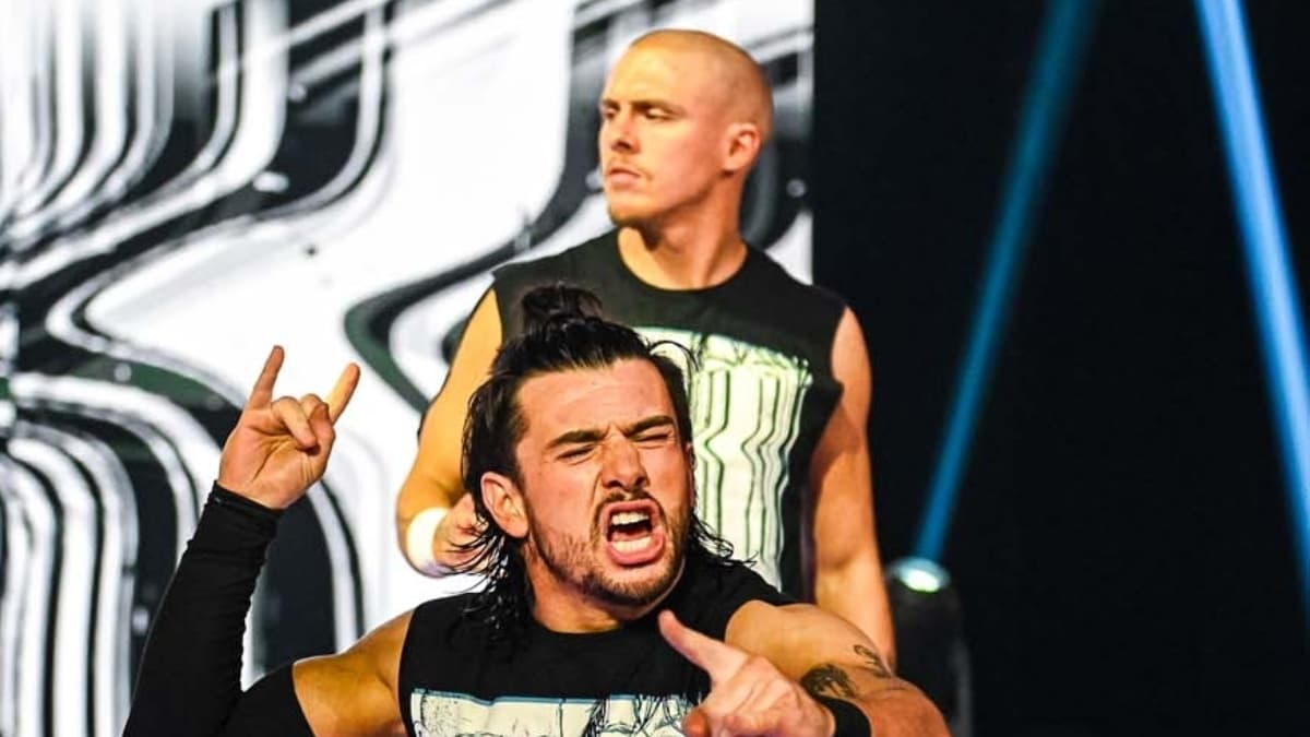 Sinner and Saint walking to the ring in TNA