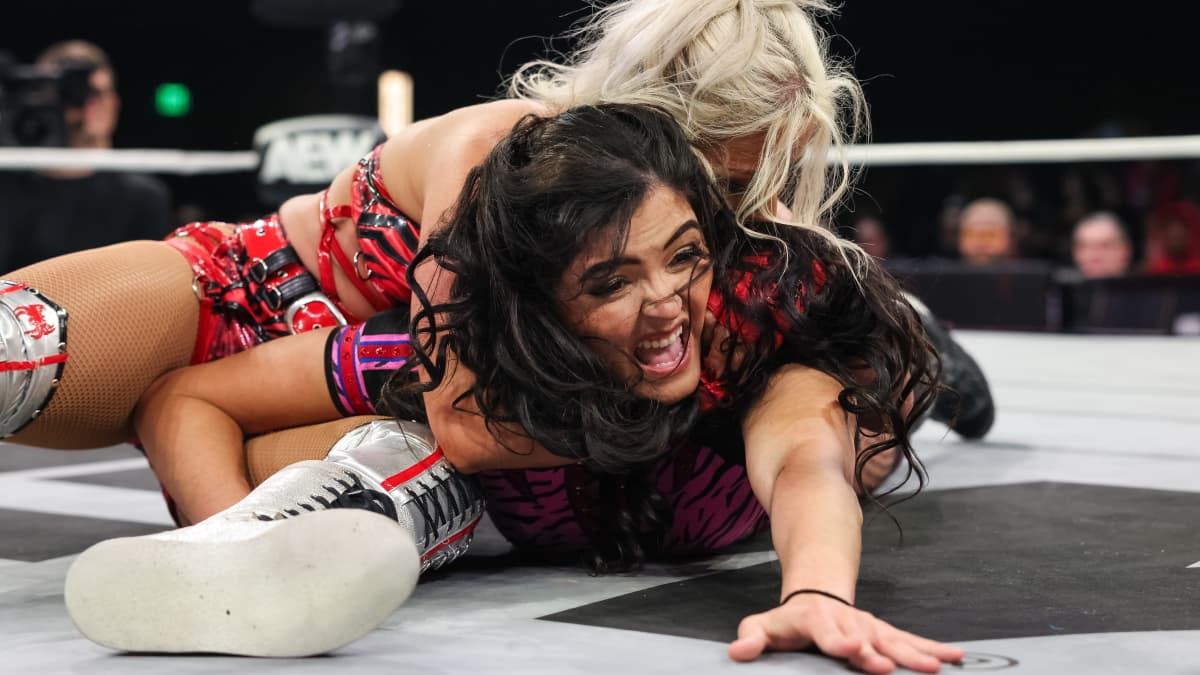 Tay Melo looking to escape a submission from Thekla