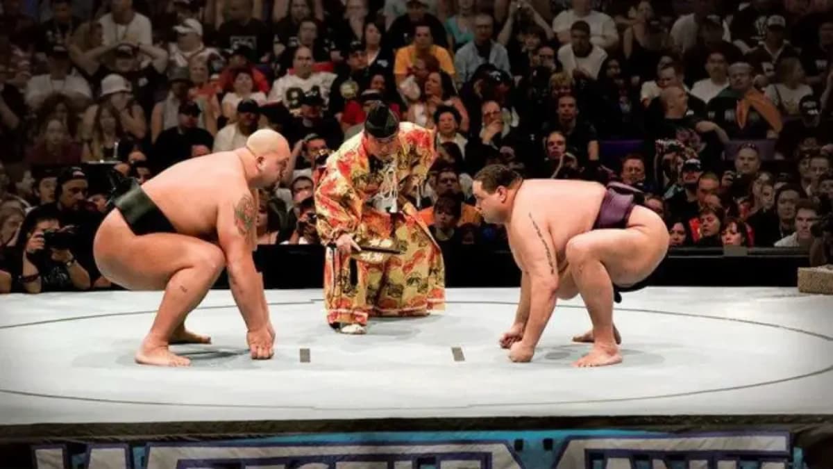 The Big Show and Akebono facing off in a sumo ring at WWE WrestleMania 21