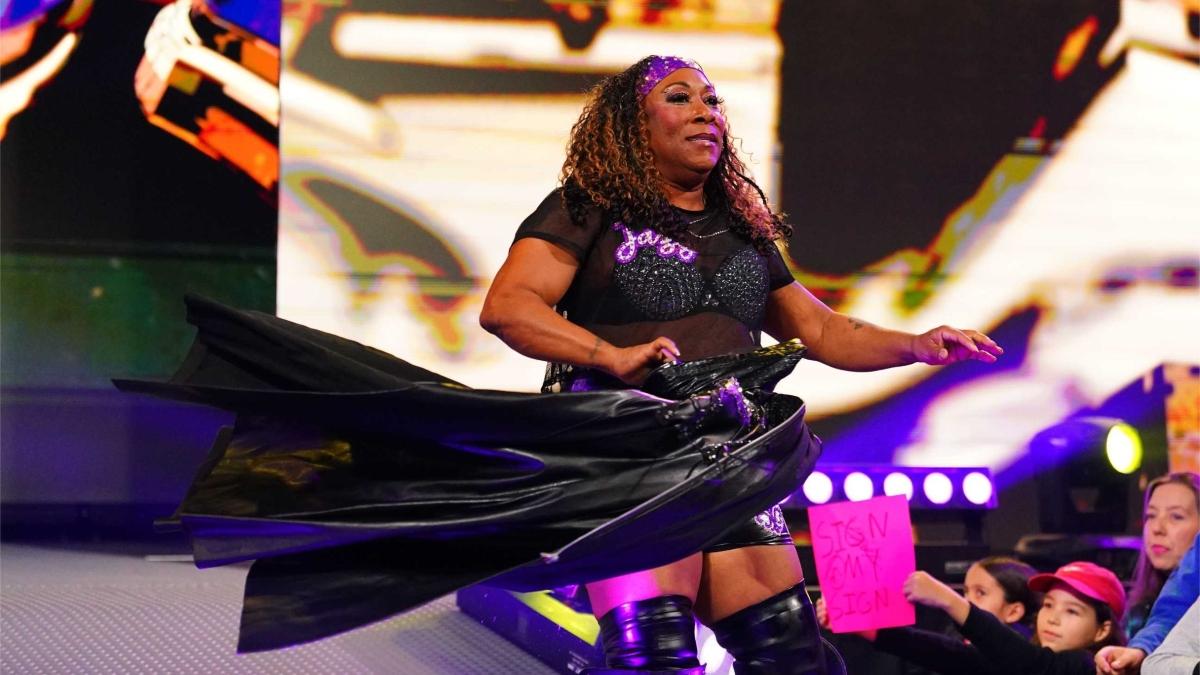Jazz takes off her ring jacket while making her entrance on TNA Impact