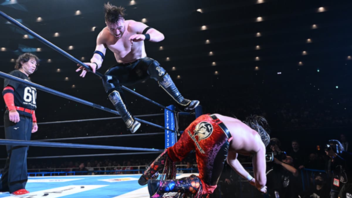 Callum Newman hitting a jumping kick to Yota Tsuji