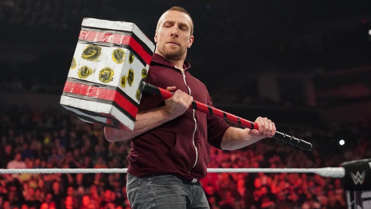 Daniel Bryan holding a big hammer at WWE TLC 2019