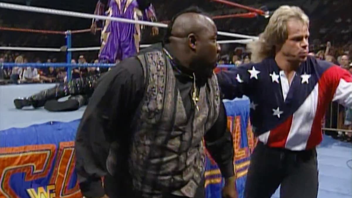 Lex Luger outside the ring at WWE SummerSlam 1995 taking Mo to the back
