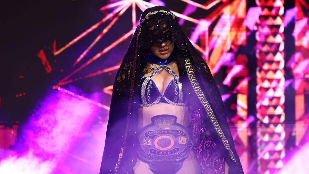 Persephone making her entrance on AEW Dynamite with the CMLL Women's World Title around her waist