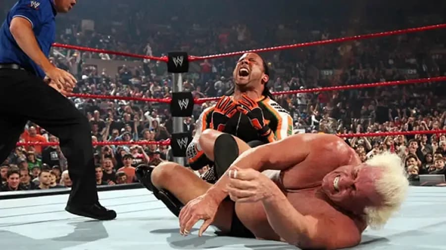https://cultaholic.com/files/images/54cd5ada64084e4110f5cf740fae14969f31537a-royal-rumble-2008-ric-flair-mvp.jpg