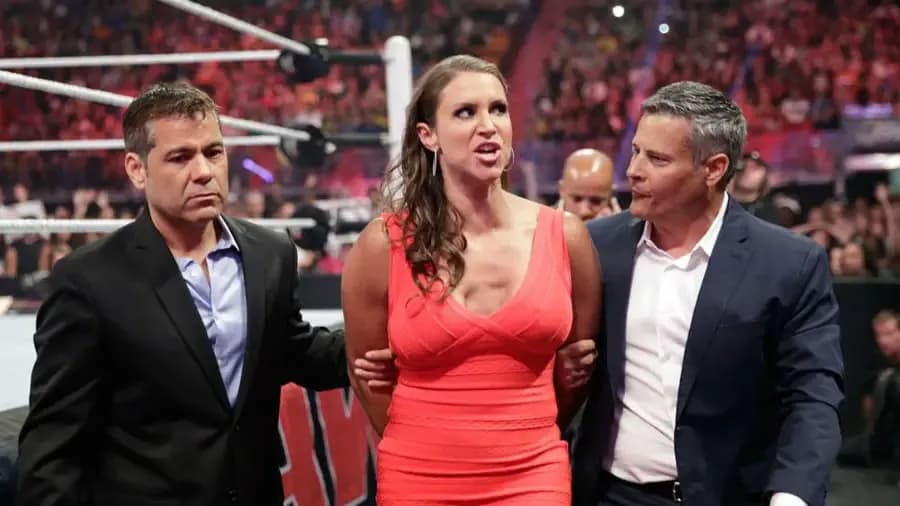 https://cultaholic.com/files/images/8097b10defec536bc2422f78ec83caaf09fb68e8-Stephanie-Arrested.jpg