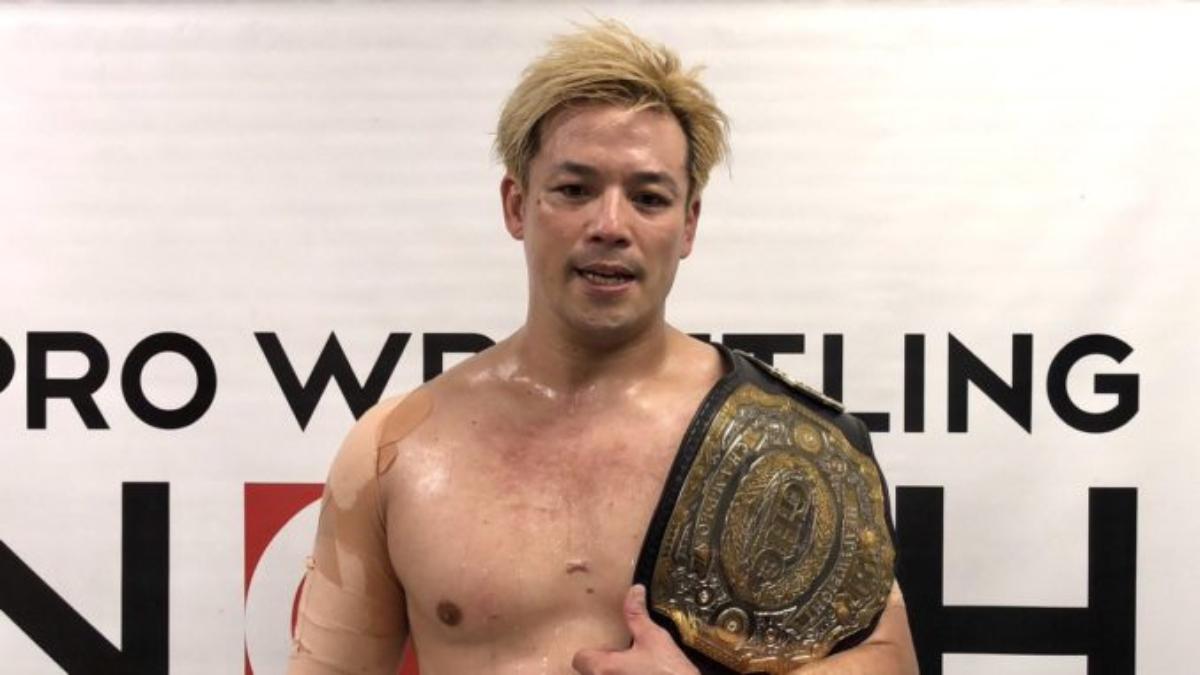 Go Shiozaki with the GHC Heavyweight Championship over his shoulder