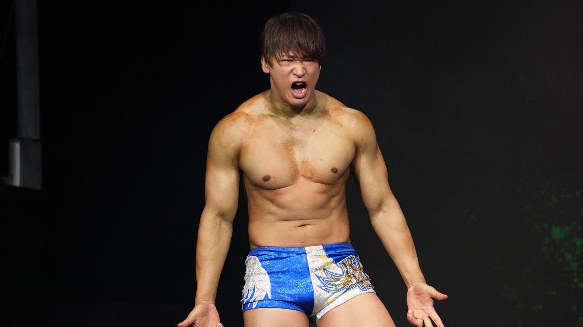Kota Ibushi shouting while wearing his trademark blue and white trunks