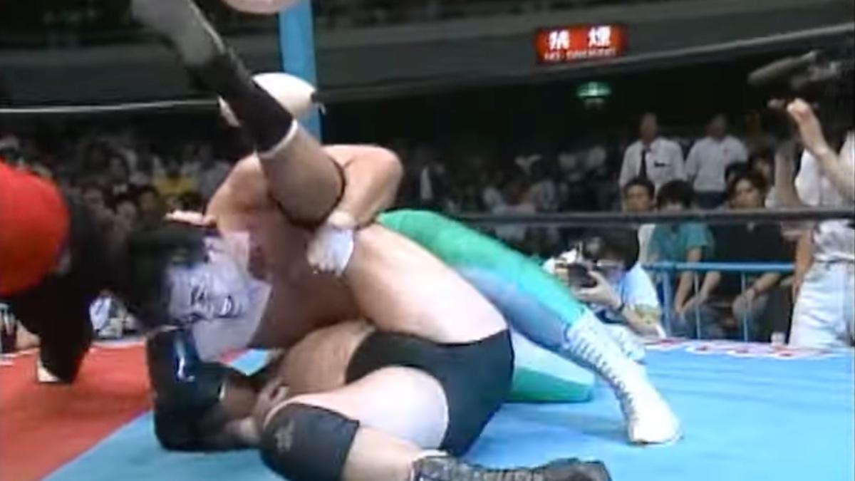 Mitsuharu Misawa pinning Jumbo Tsuruta in May 1990