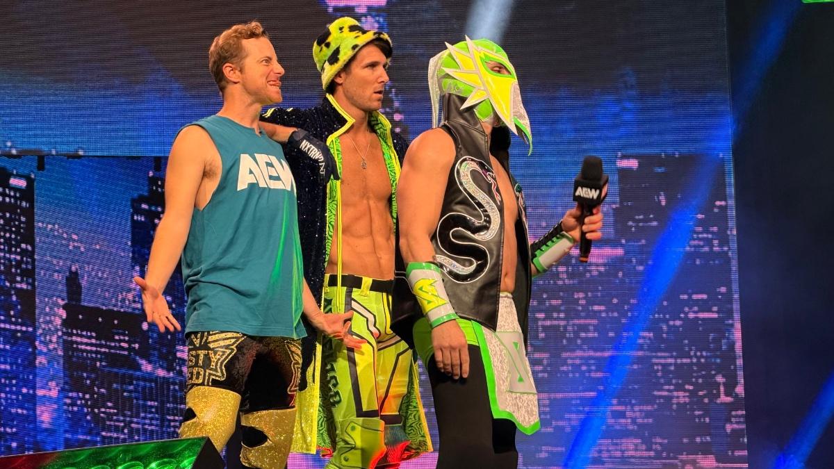 Ned Fulmer pulling a face while standing alongside Angelico and Serpentine of Spanish Announce Project