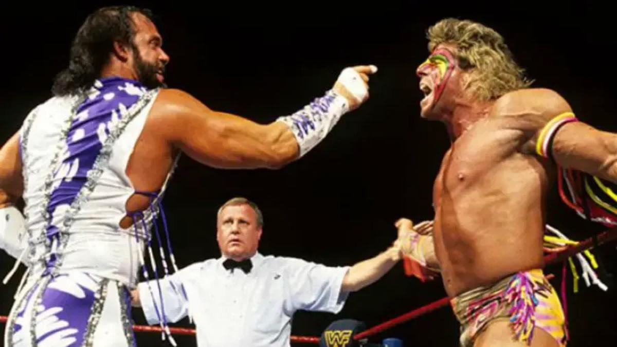 Randy Savage pointing at Ultimate Warrior at WWE WrestleMania VII