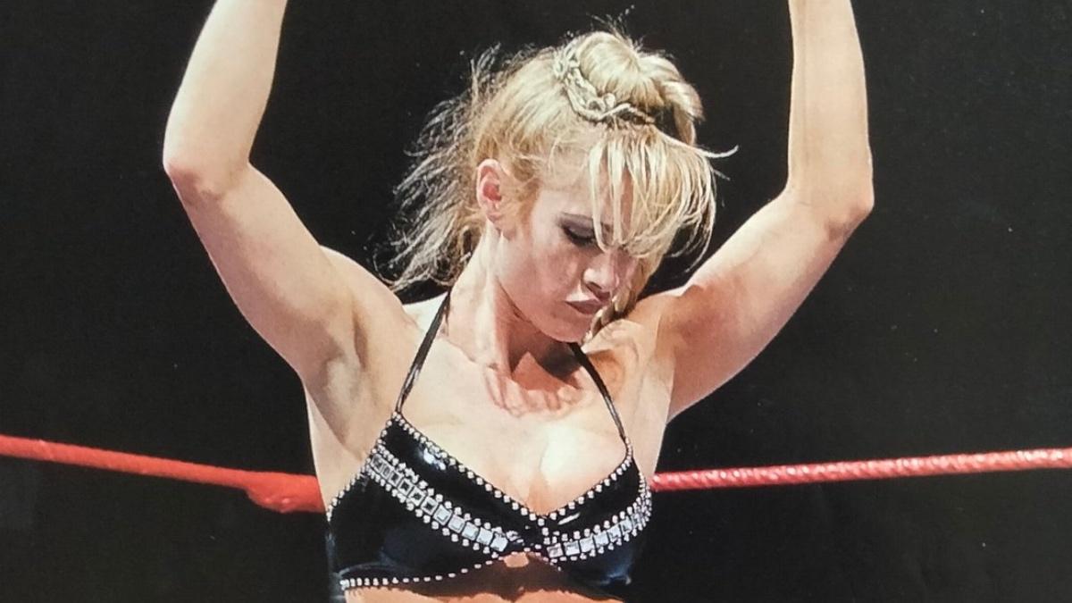 Sable looking down at WWE WrestleMania XV