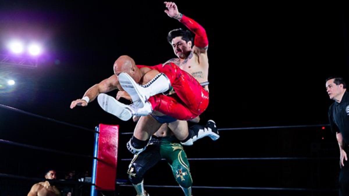 TJP hitting a bulldog to Royce Isaacs