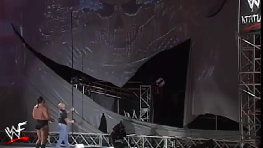 https://cultaholic.com/files/images/9f05b9bce21da80a5a60f112e45be11cf6bfa291-big-show-stone-cold-titantron.jpg