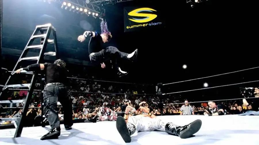 https://cultaholic.com/files/images/e411c61321352da636410ad378d5d710239bb066-jeff-hardy-matt-hardy-hardy-boyz-summerslam-2000.jpg